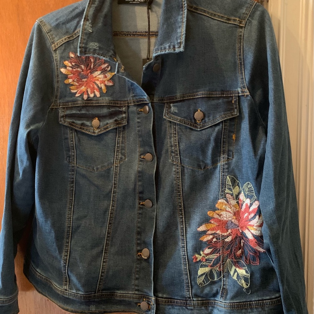 New Max Jeans jacket with embroidered flowers